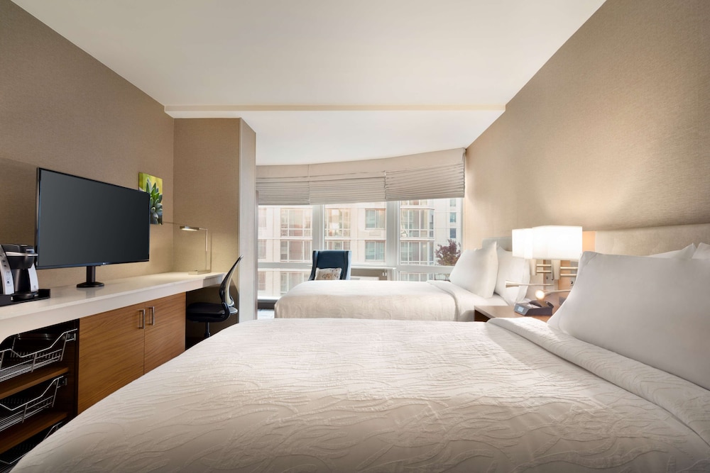 Room, 2 Double Beds, City View
