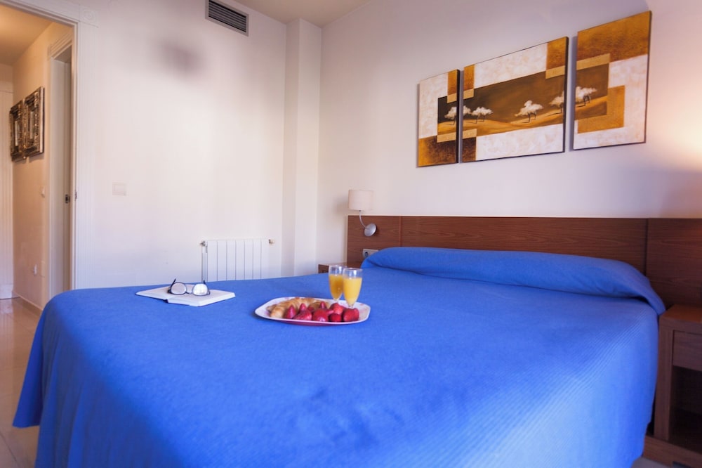 Apartment, 2 Bedrooms, Pool View photo 3