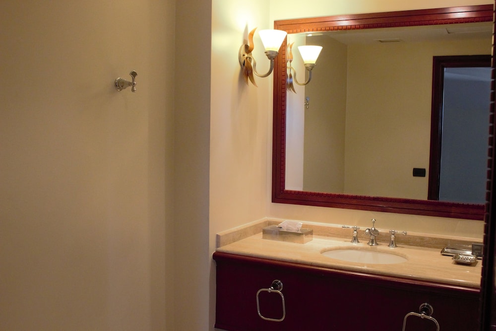 Executive Suite, 1 Bedroom, City View - Photo 4