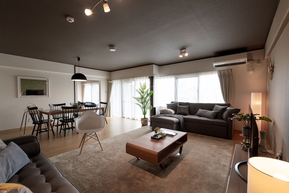402 photo 1