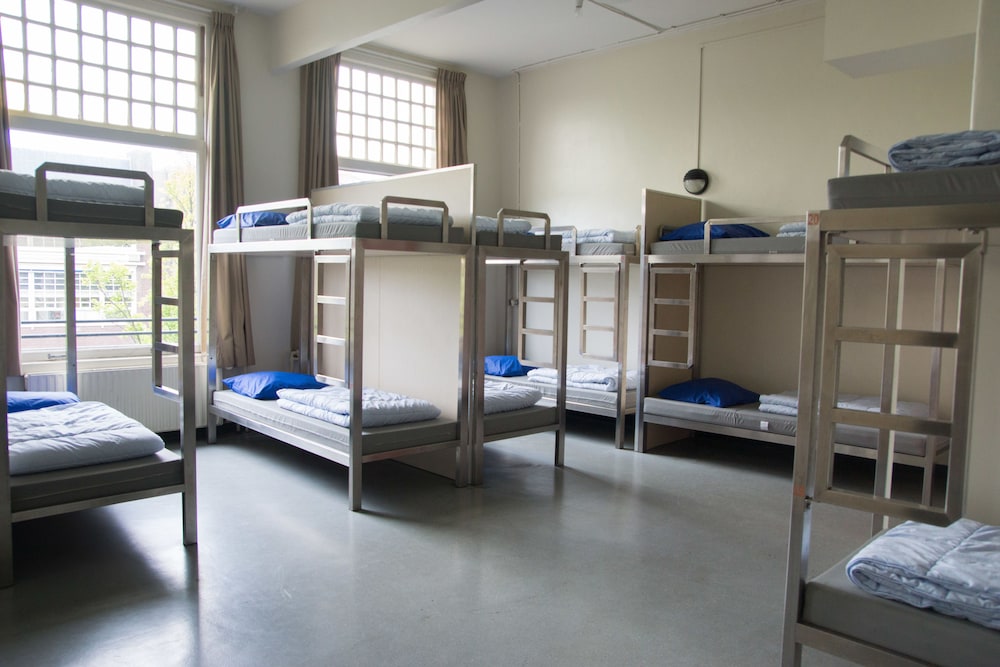 Bed In Shared Dormitory, Mixed Dorm (10+ Beds) photo 1
