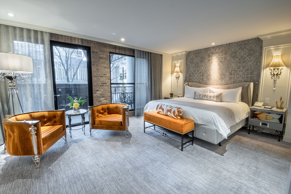 Standard Suite, 1 King Bed, Accessible, Balcony