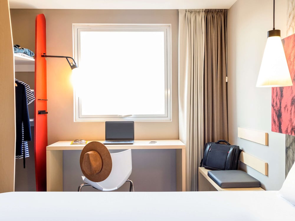 Standard Room, 1 Queen Bed