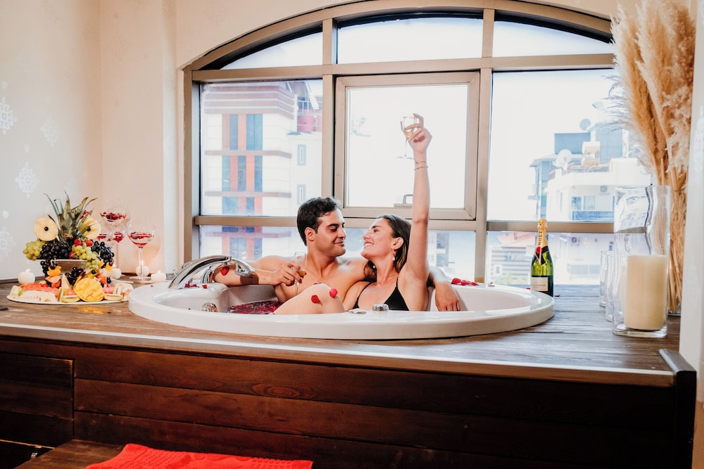 Standard Double Room, Bathtub