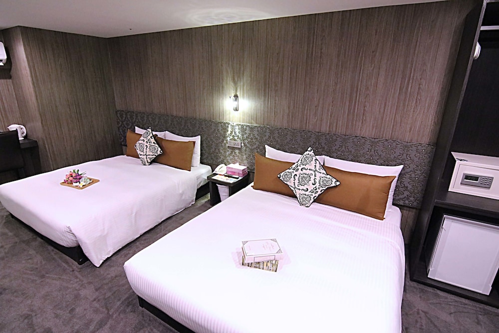 Basic Quadruple Room photo 3
