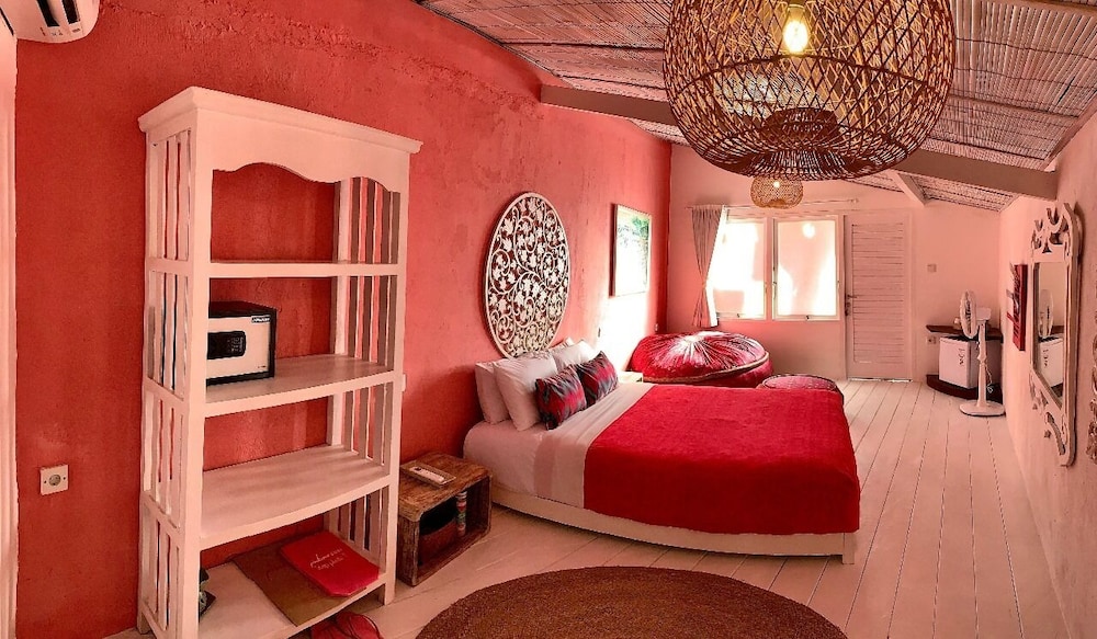 Budget Surfer Hut - For Cool Adults Only photo 2