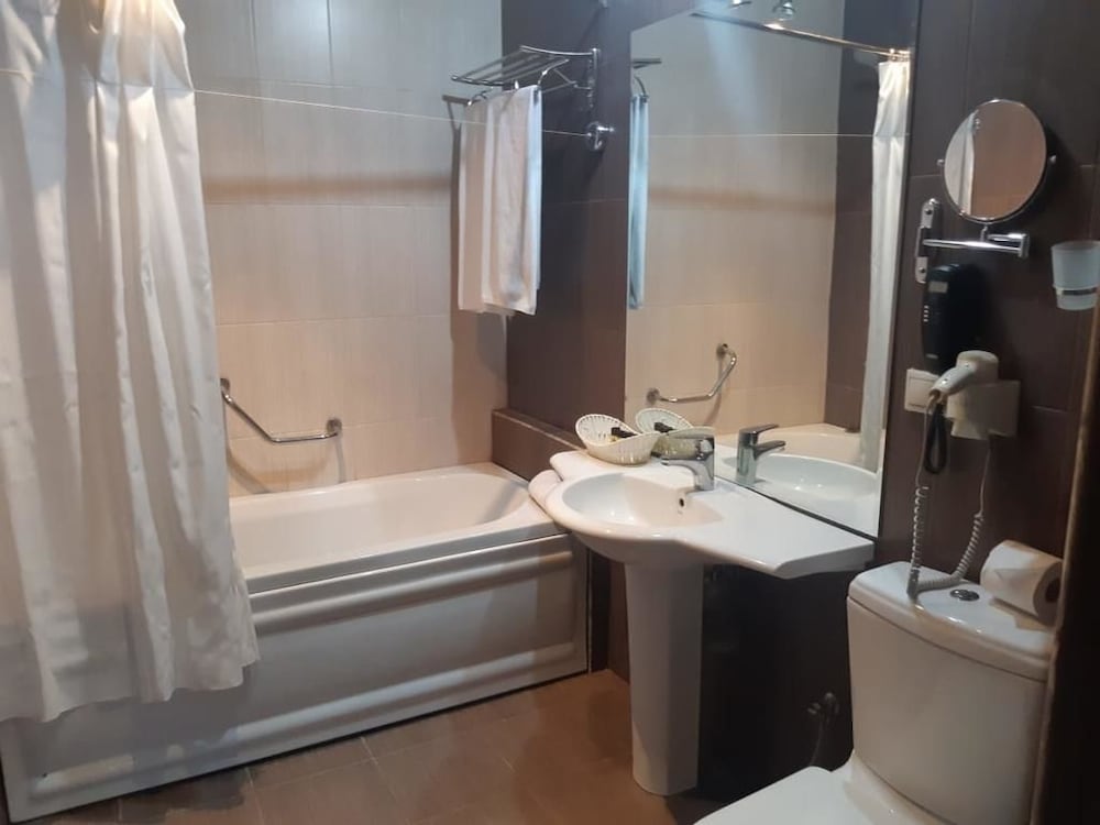 Family Room, 1 Bedroom, Kitchen