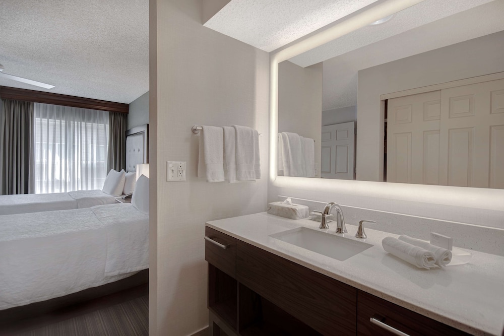 Suite, 2 Double Beds - Photo 6