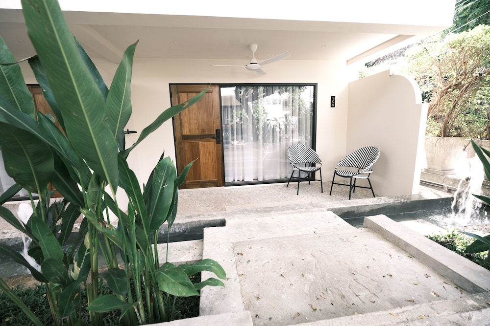 Superior Garden (1 way airport transfer) - Photo 5