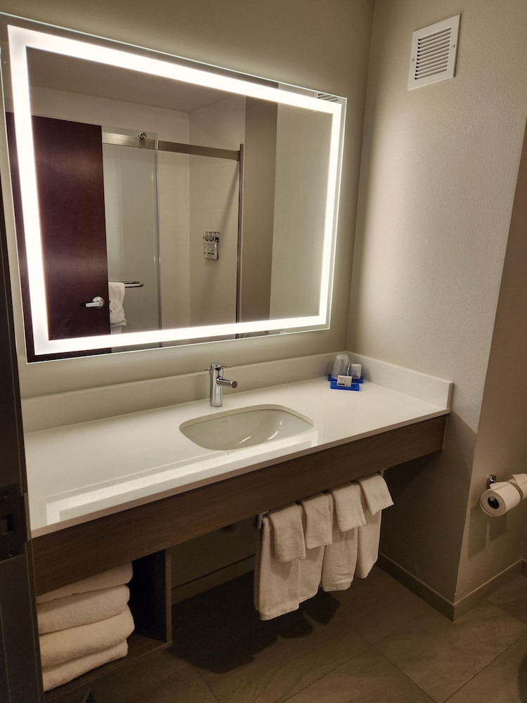 Standard Room, 2 Queen Beds - Photo 7