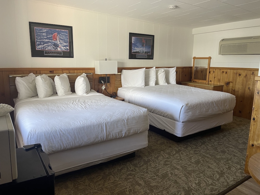 Standard Room, 2 Queen Beds photo 3