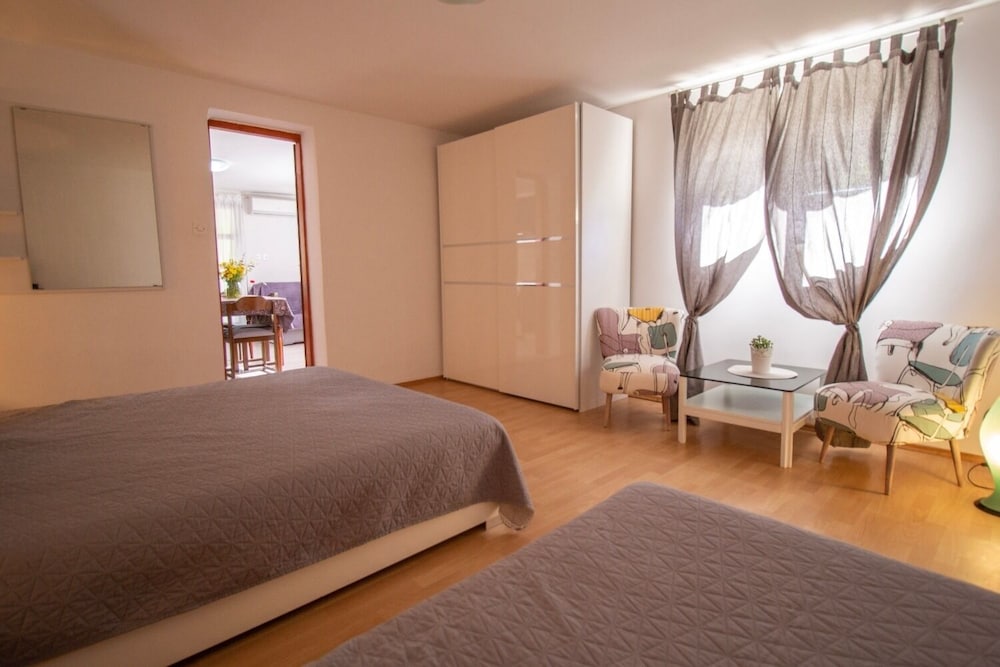 Apartment (Zvone - Apartments With Terrace - A2()