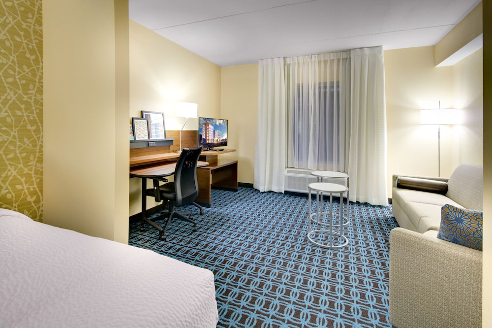 Suite, Multiple Beds (Mobility Accessible, Tub)