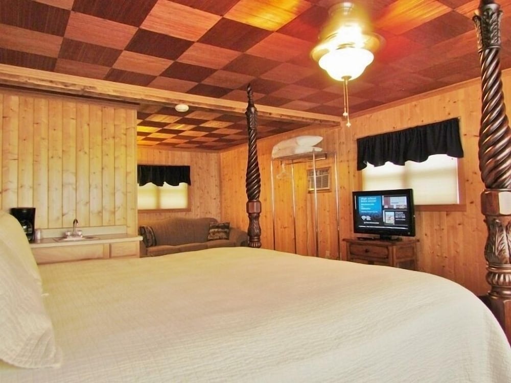 Suite, 2 Bedrooms (No Pets)