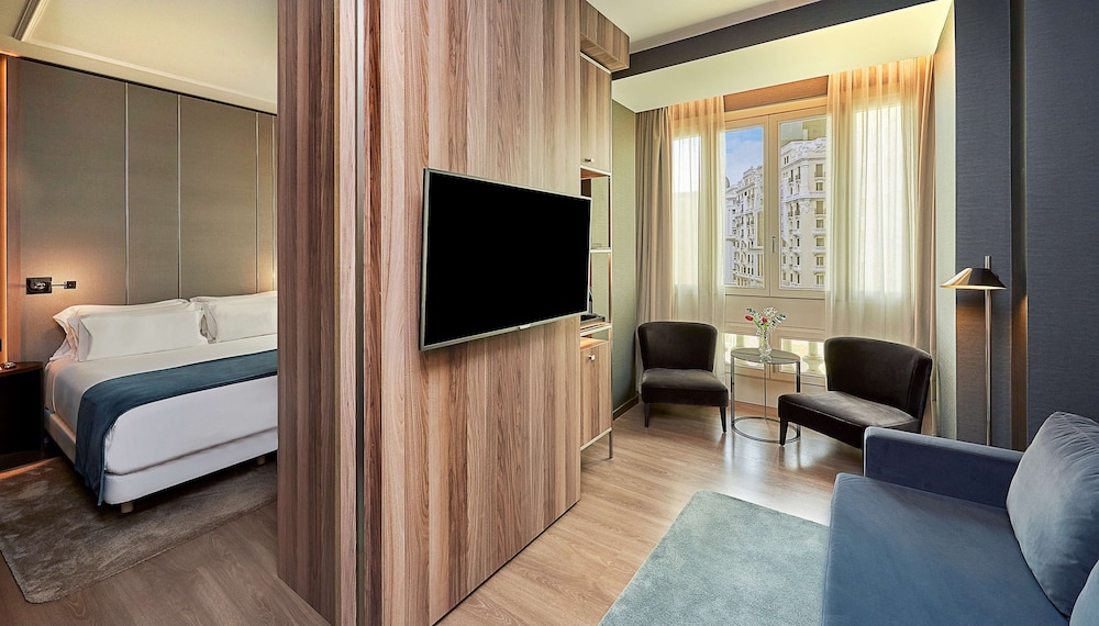 Junior Suite (Gran Via View, Extra Bed 3 Adults) - Photo 5