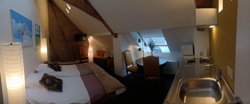 Studio, 2 Twin Beds, Non Smoking, Kitchenette photo 1