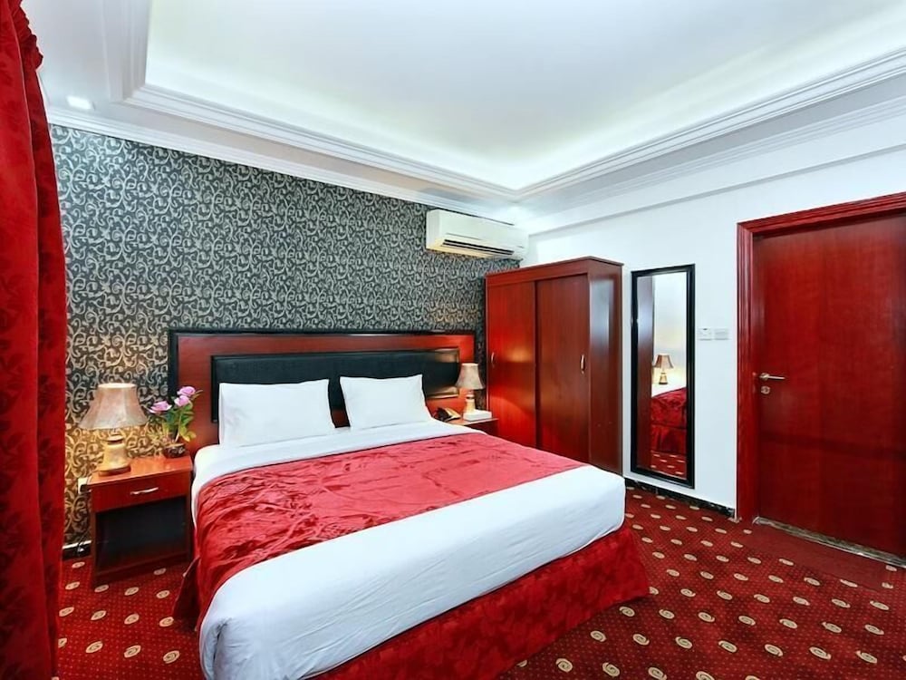 Deluxe Suite photo 2