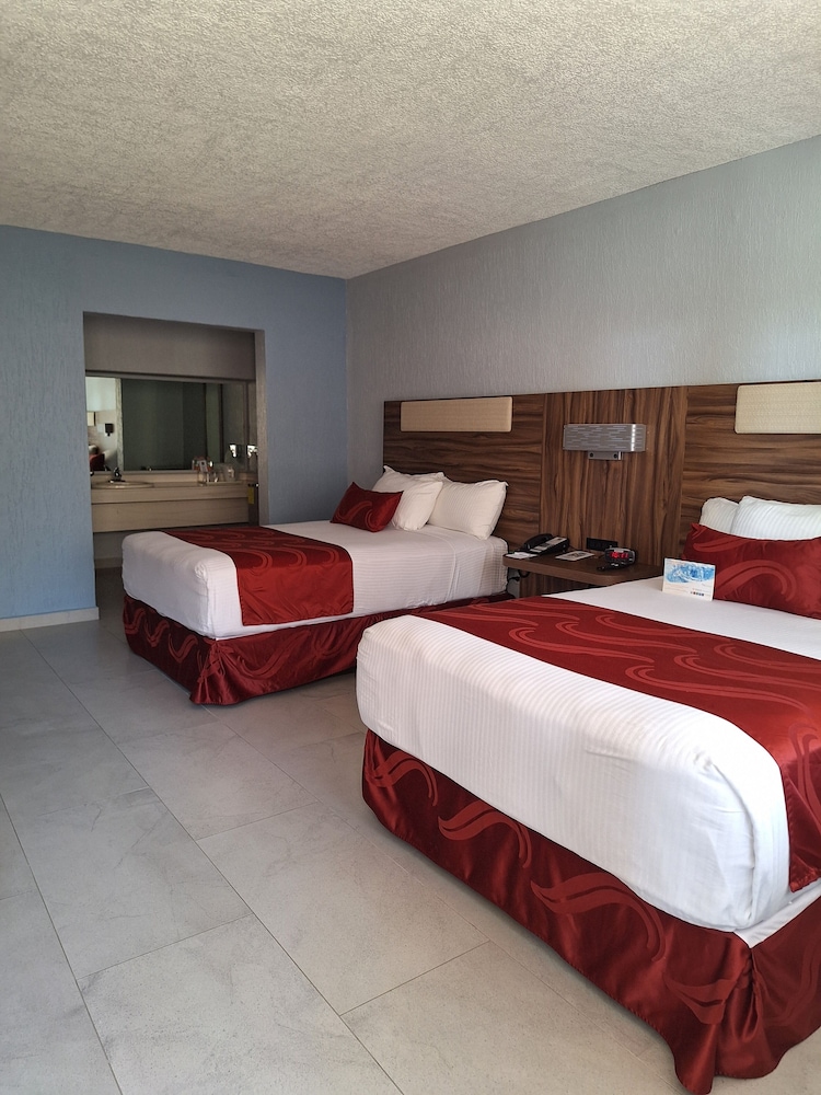 Superior Room, 2 Double Beds, Non Smoking - Photo 4