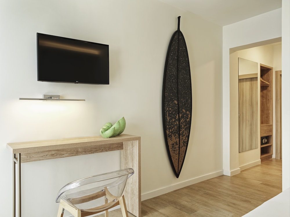 Superior Double Room, Partial Sea View - Photo 2