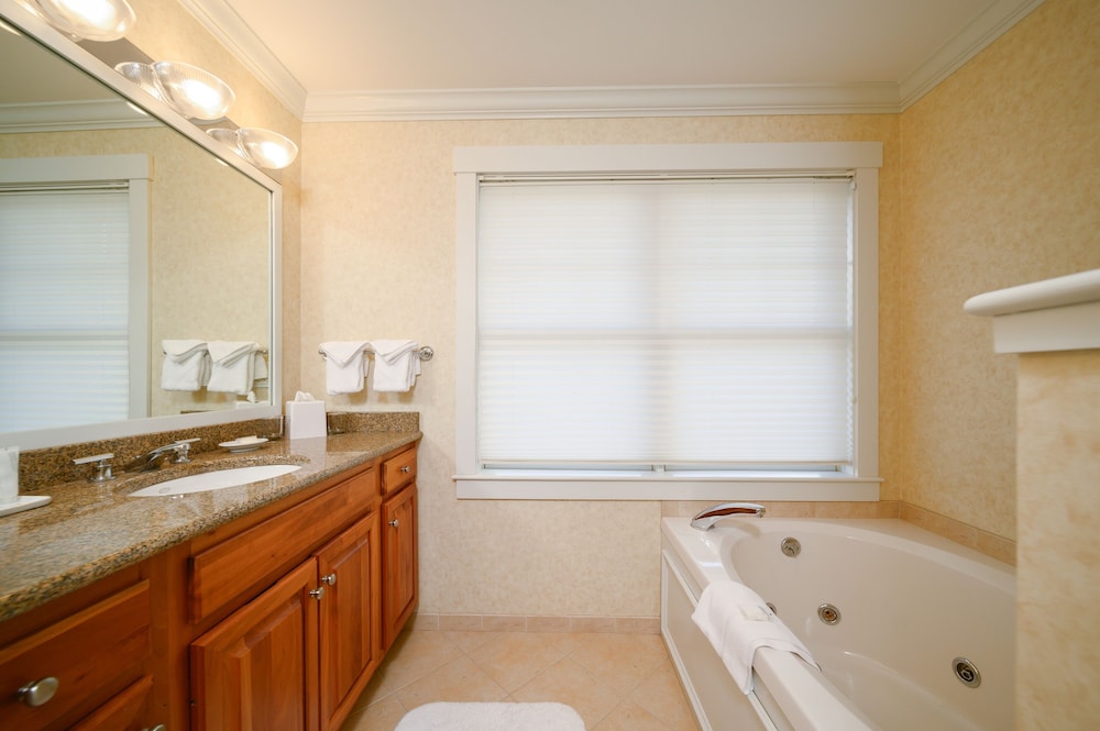 Club Double Room, 2 Double Beds (Sports Wing) - Photo 17