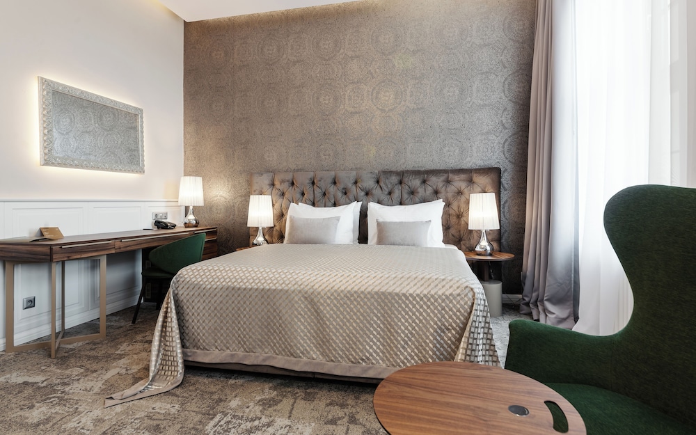 Executive Double Room, Bathtub - Photo 3