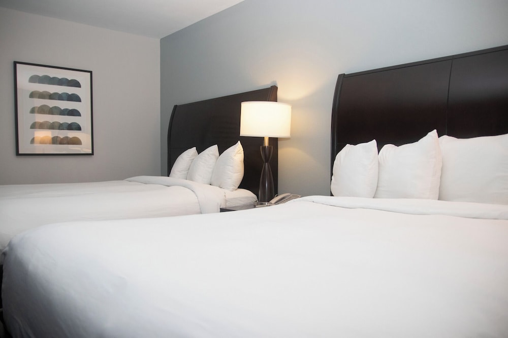 Luxury Room, 2 Queen Beds, Smoking (Newly Renovated) photo 1