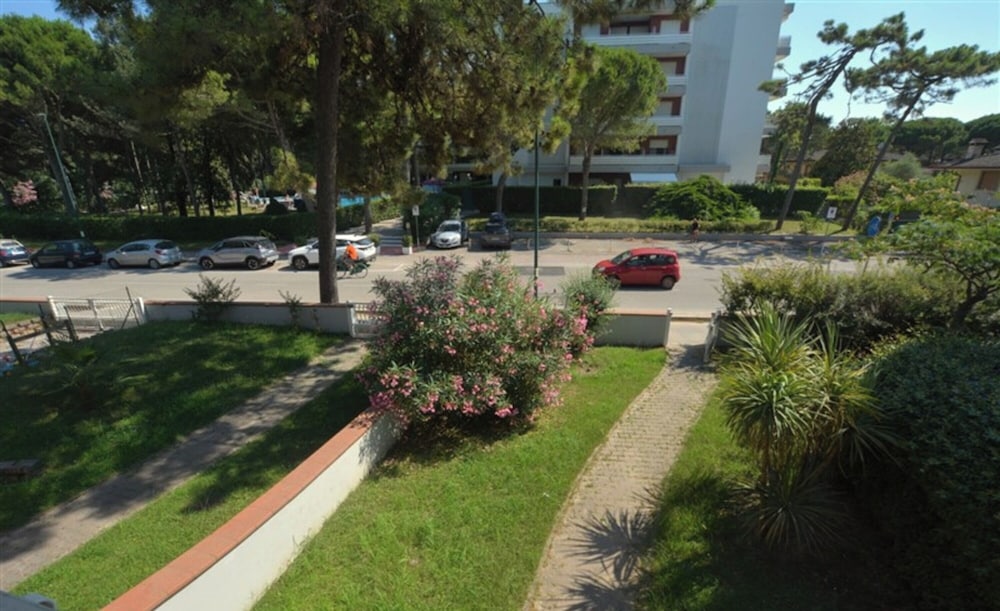 Apartment, 2 Bedrooms, Balcony, Garden View