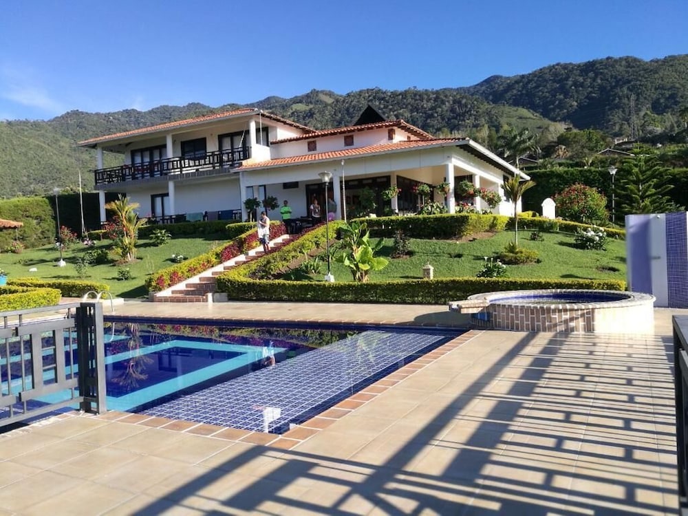 House, 6 Bedrooms, Smoking, Private Pool