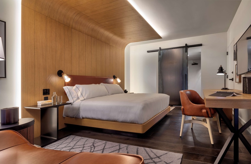 Room, 1 King Bed, Accessible, Bathtub (Mobility) - Photo 1