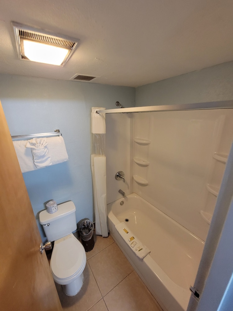 Room, 2 Queen Beds, Non Smoking - Photo 13