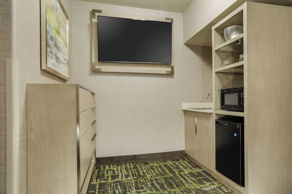 Studio, Multiple Beds (Mobility/Hearing Accessible, Tub) photo 3