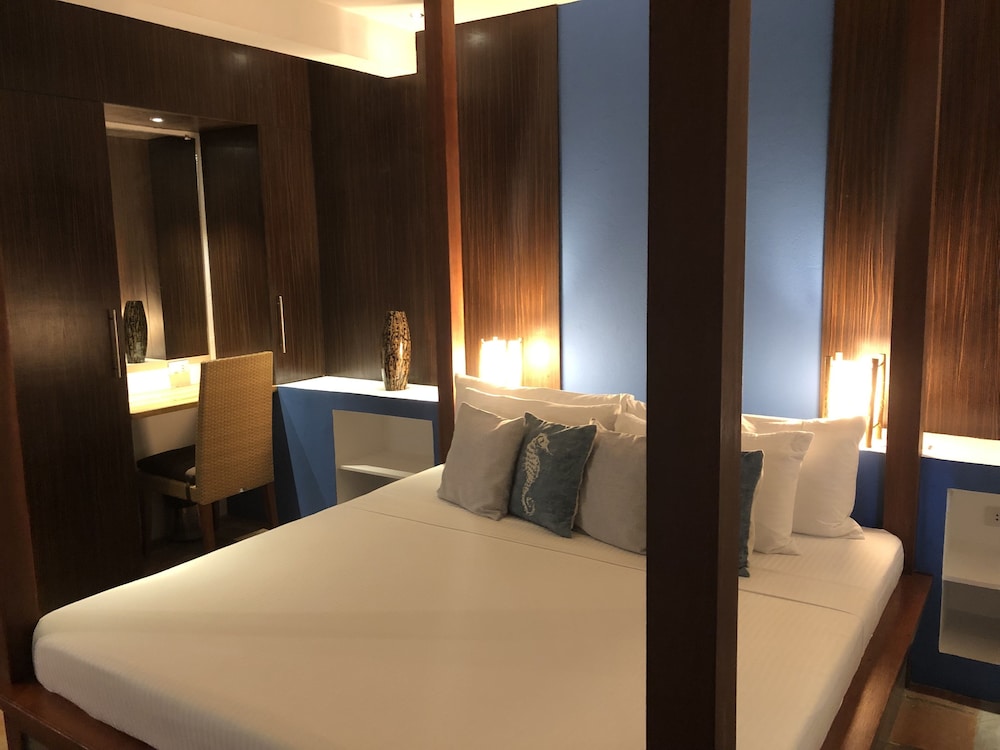 Premier Suite, Garden View photo 2