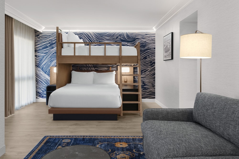 Bunk Bed Suite, 1 King Bed with 1 Queen Bed and Full Bed