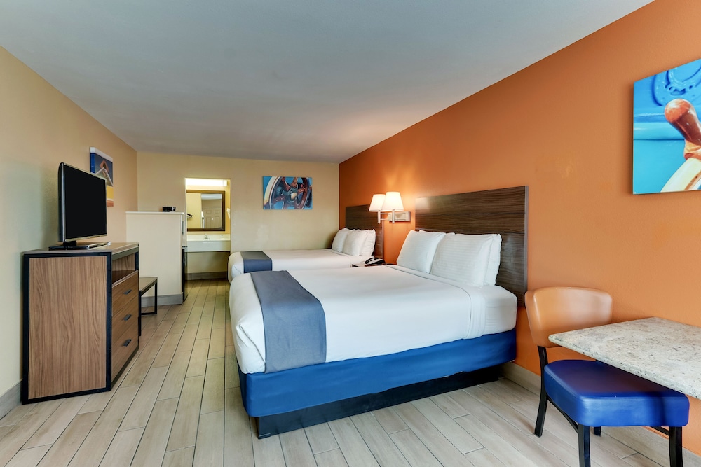 Room, 2 Queen Beds (Preferred) - Photo 3