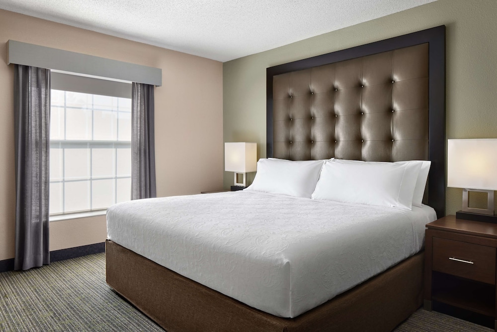 Two Bedroom Suite, 1 King 2 Double Beds, Accessible Shower - Photo 2