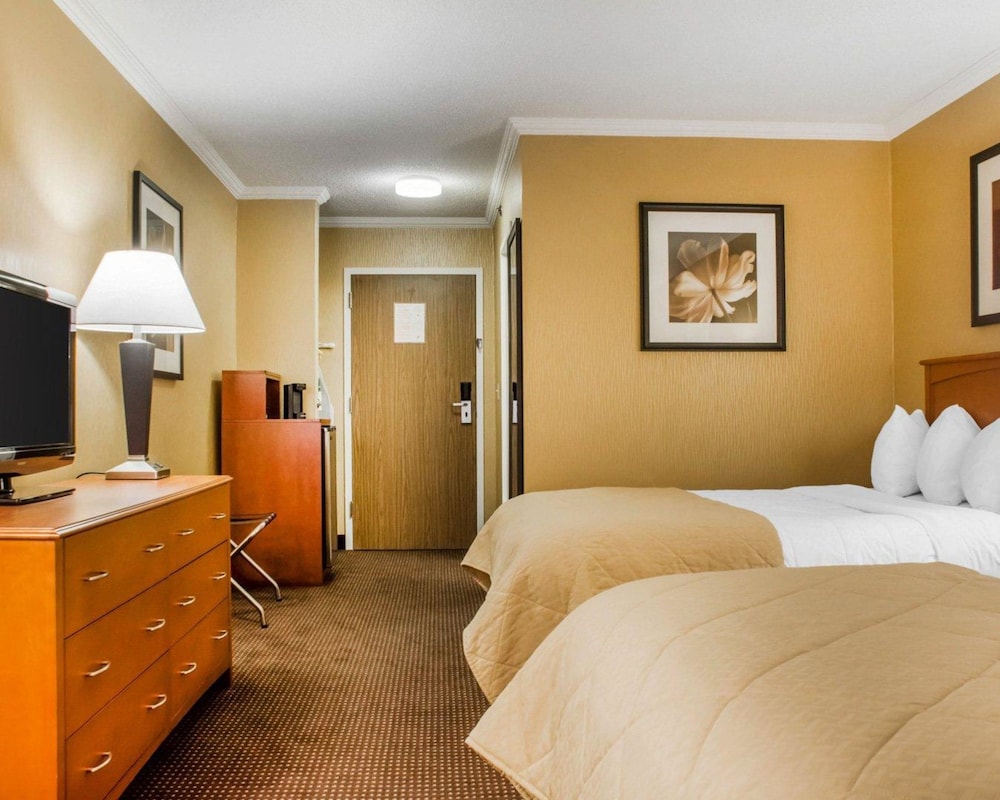 Standard Room, 2 Queen Beds, Non Smoking photo 3