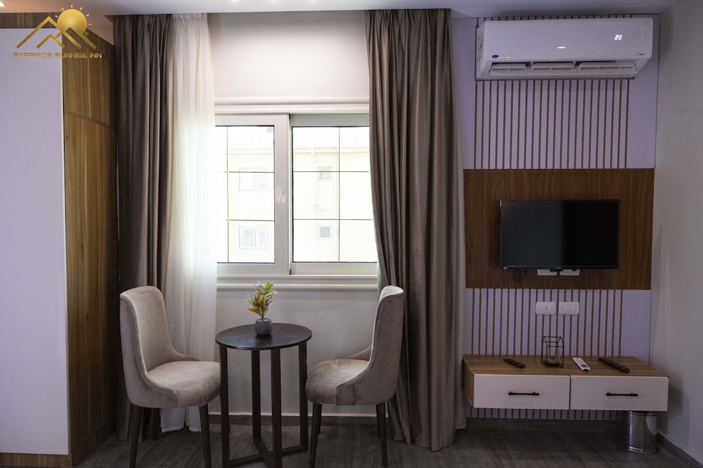 Deluxe Double or Twin Room with Balcony, Pyramids View - Photo 3