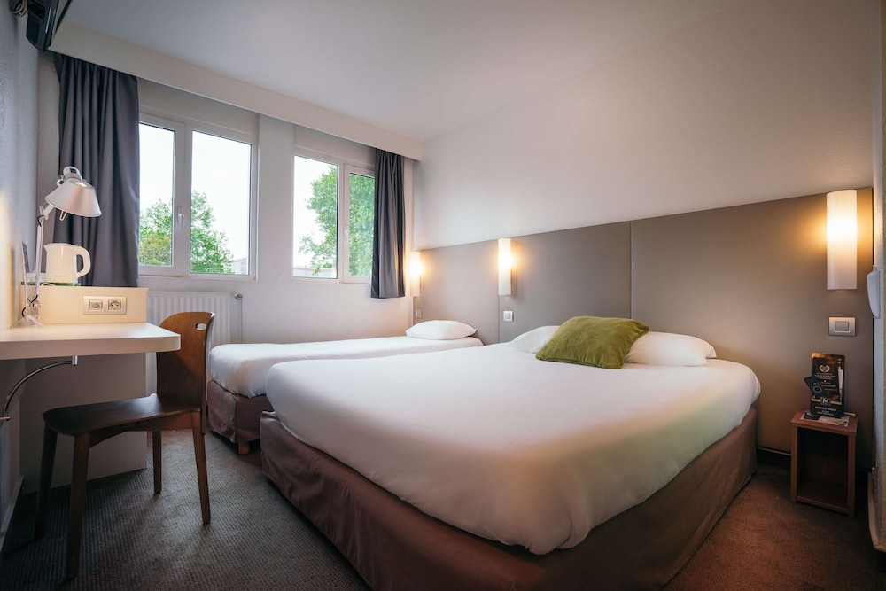 Standard Room, Multiple Beds - Photo 5