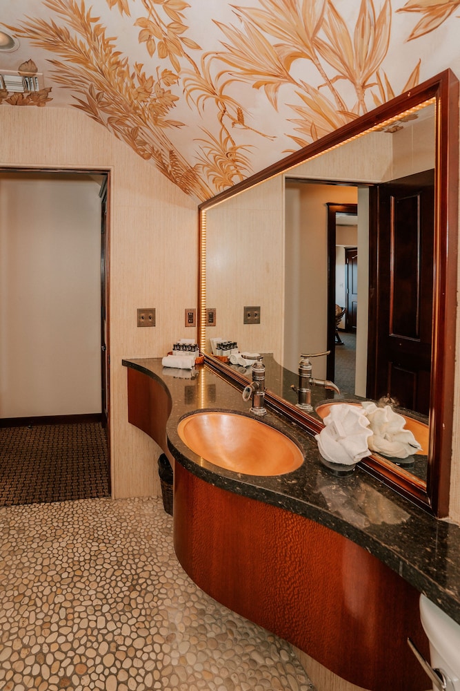 Deluxe Room, Multiple Beds, Ocean View - Photo 13