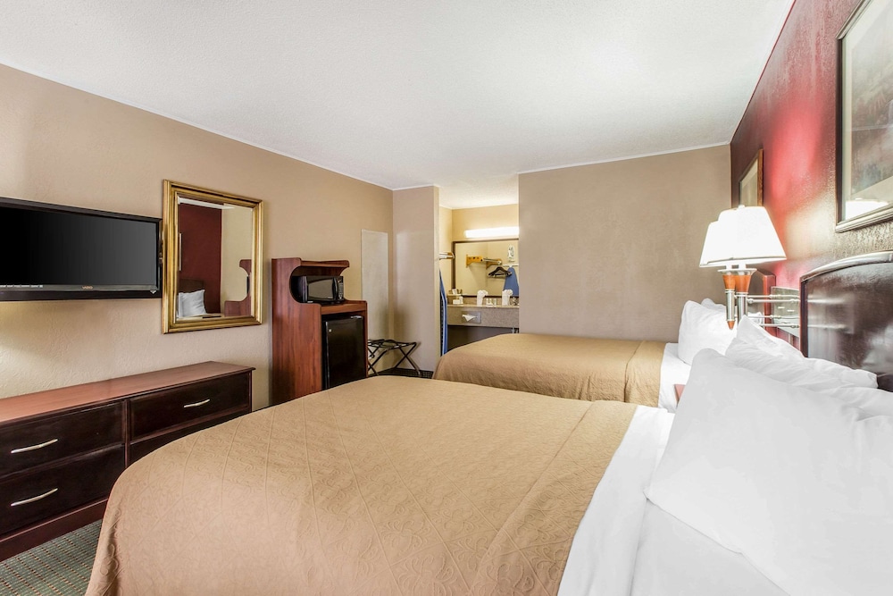 Standard Double Room, 2 Double Beds, Non Smoking - Photo 4