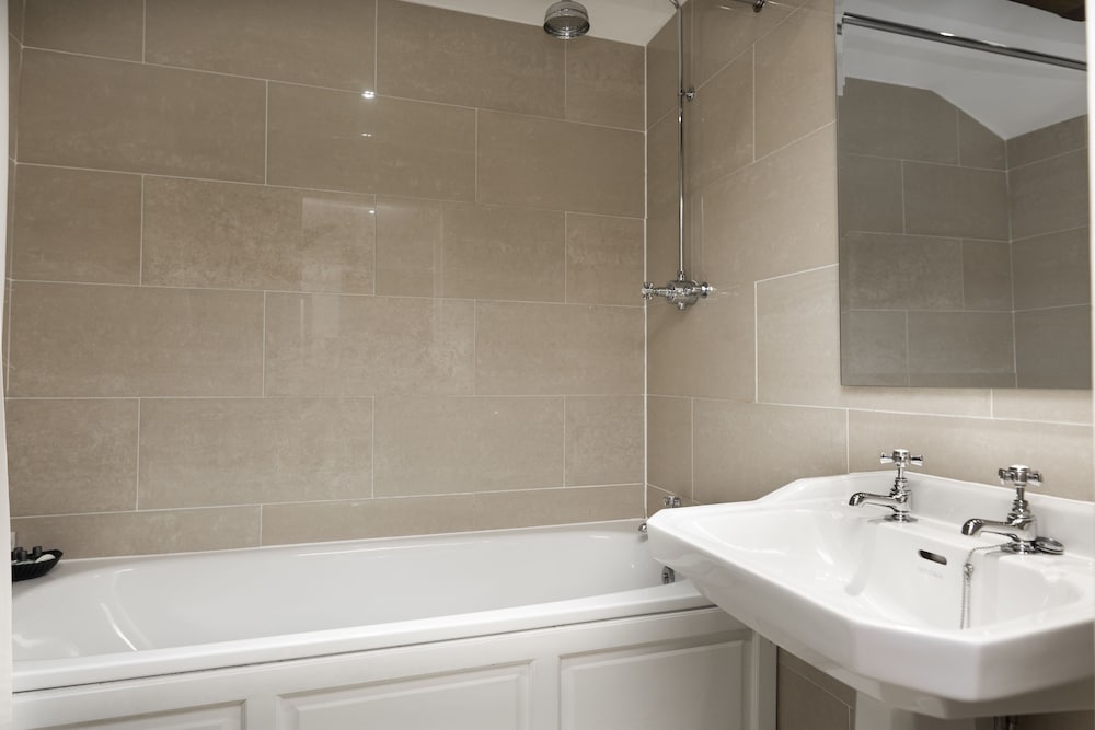 Standard Double Room - Photo 8