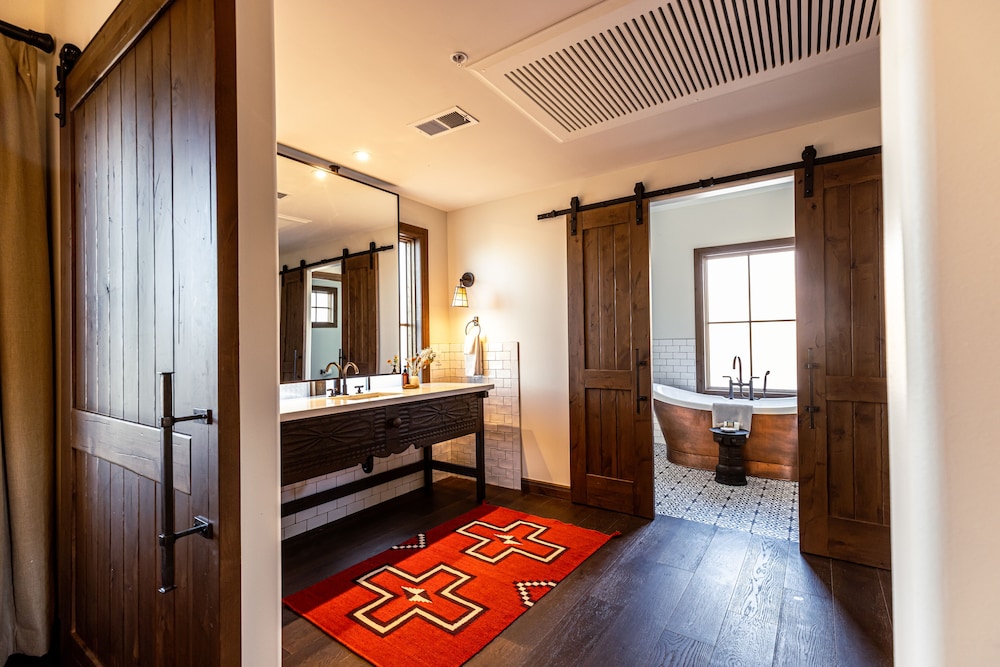 Junior Suite, 1 King Bed, Valley View - Photo 3