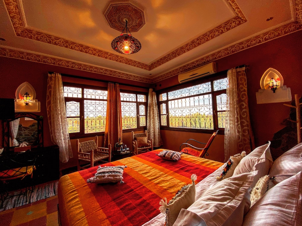 Panoramic Quadruple Room, Multiple Beds, Garden View, Mountainside photo 1
