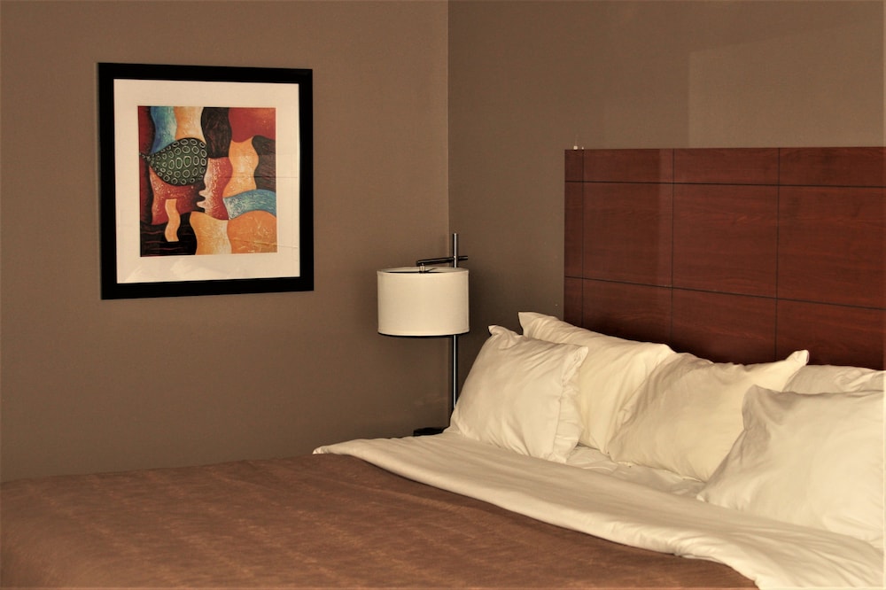 Standard Room, 1 King Bed, Non Smoking - Photo 1
