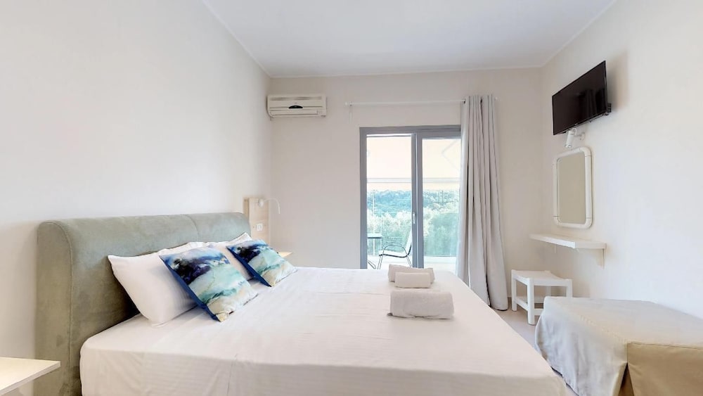 Deluxe Double Room, Partial Sea View