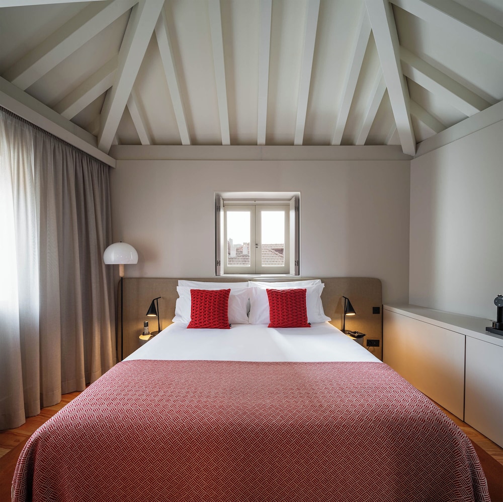 Available room