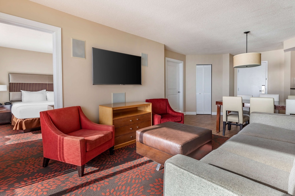 Suite, 1 Bedroom - Photo 14