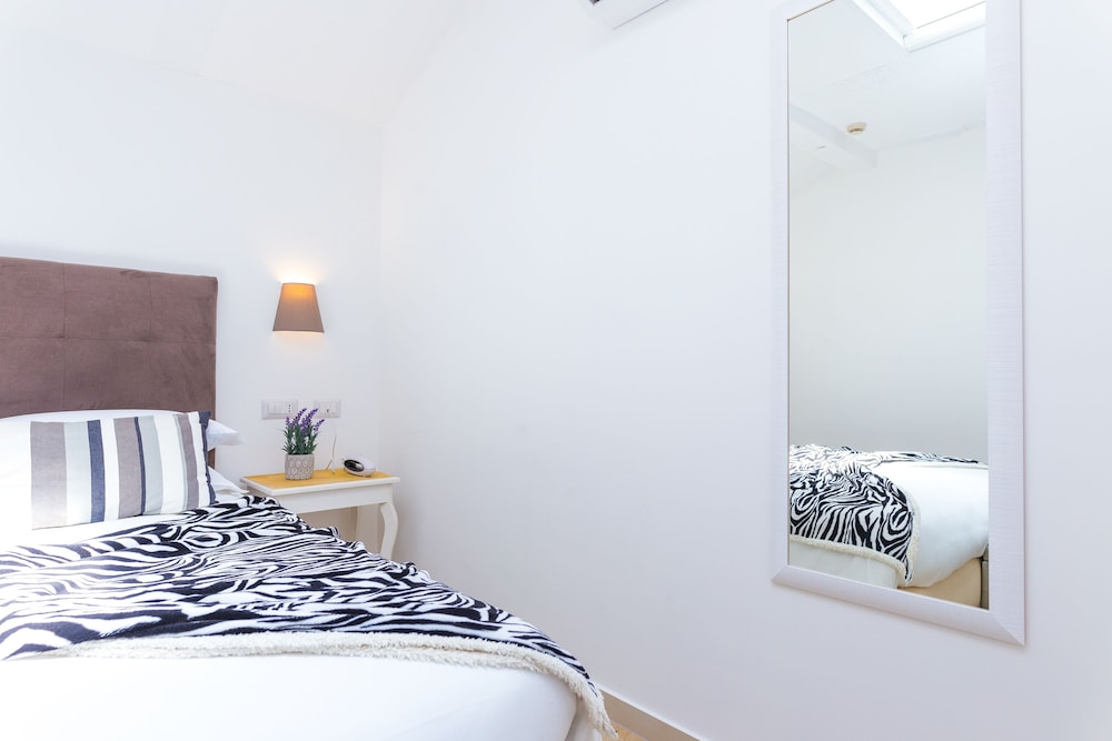 Suite (Attic) photo 2