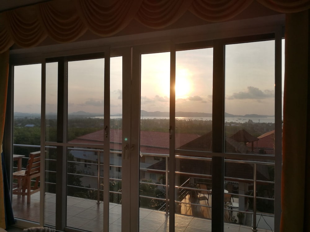 Seaview Deluxe with Jacuzzi photo 3