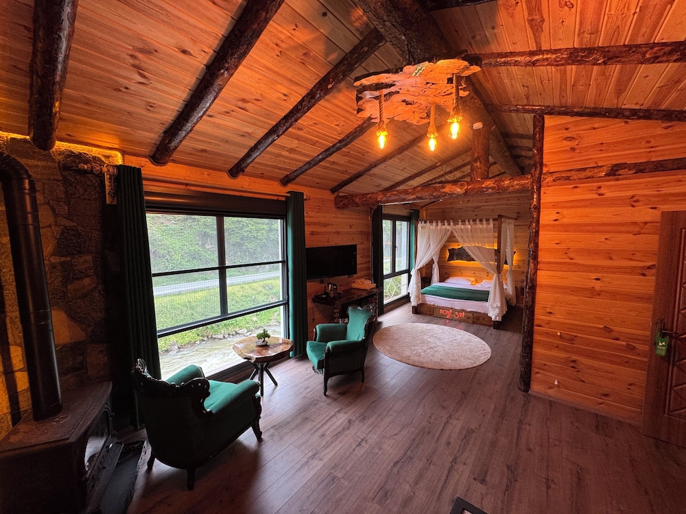 Studio Suite, River View